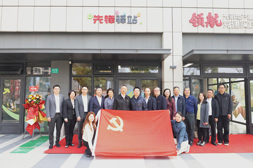 坚持党建引领 聚焦民生包管  k1体育地产党委与泥城镇党委开展党建共建活动